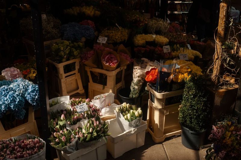 Deluxe Seasonal Flower Crate